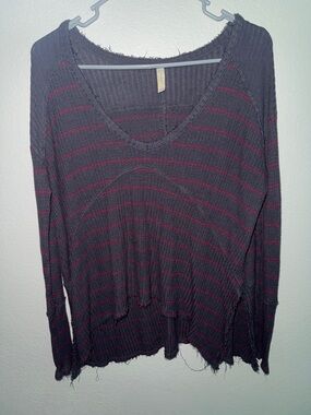 5 for $10 Free People size XS oversized Charcoal V‑Neck Sweater Burgundy stripes